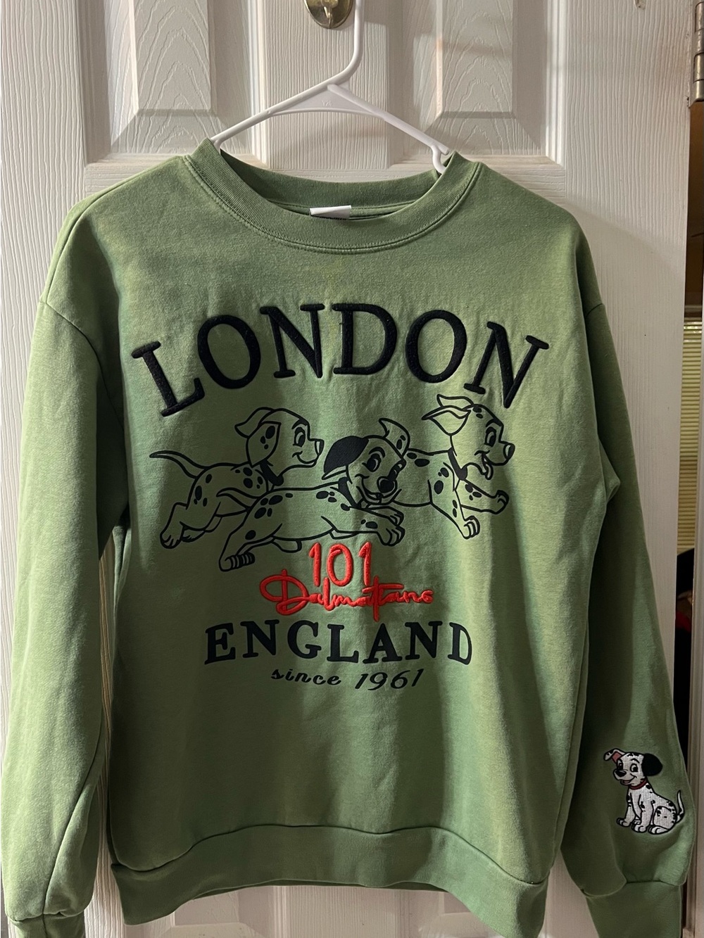 Disney Women’s Med 101 Dalmatians London England Graphic Sweatshirt - Picture 2 of 6